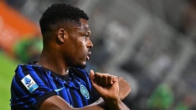 Přestupové zprávy 16. září: MU podepsal Dumfriese, Arsenal získal De Jonga