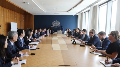 Ministr financí spolupracuje s Londýnskou burzou cenných papírů a podporuje spolupráci na modernizaci vietnamského trhu