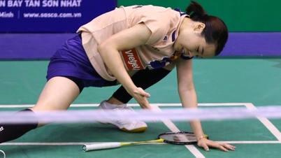 Thùy Linh bất ngờ bỏ cuộc trong set 2 giải super 750