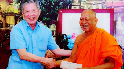 Vinh Long៖ អញ្ជើញចុះសួរសុខទុក្ខ និងចែកអំណោយដល់វត្ត និងមន្ត្រីចូលនិវត្តន៍ខ្មែរ ក្នុងឱកាសពិធីបុណ្យសែនដូនតា