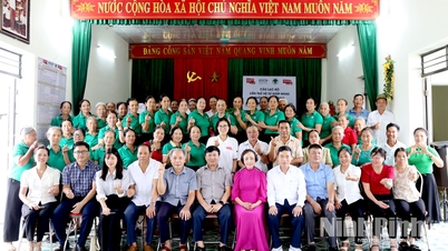 Kunjungi model Klub "Bantuan Mandiri Antar Generasi" di komune Thanh Son