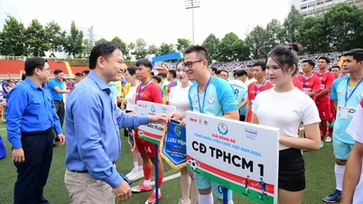 Exciting qualifying round of Vietnam Workers and Civil Servants Football Tournament