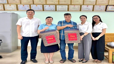 Sở Tư pháp tỉnh Lạng Sơn thăm, tặng quà gia đình chính sách, người có công nhân kỷ niệm 78 năm ngày Thương binh - Liệt sĩ (27/7/1947 - 27/7/2025)