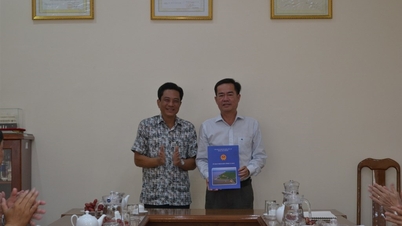អនុវត្តសេចក្តីសម្រេចរបស់គណៈកម្មាធិការអចិន្ត្រៃយ៍គណៈកម្មាធិការបក្ស គណៈកម្មាធិការប្រជាជនខេត្ត Ca Mau