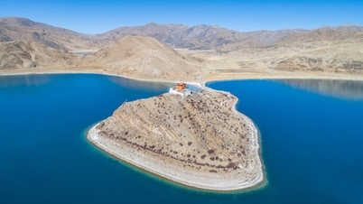 Peaceful beauty at the 'loneliest' temple in the world