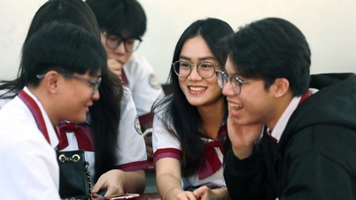 La ville d'Hô-Chi-Minh-Ville limitera l'utilisation des téléphones portables par les élèves pendant les récréations à partir de janvier 2026.