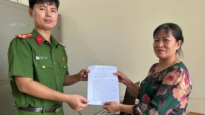 ប៉ូលិស​ឃុំ​ហបទៀន បាន​ជួយ​អ្នកស្រី មៀន យ៉ាង​ឆាប់​រហ័ស​ទទួល​ប្រាក់ ២០០ លាន​ដុង ដែល​ផ្ទេរ​ខុស។