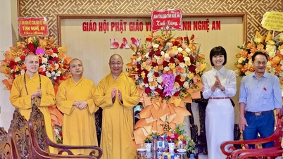 En delegation från den religiösa kommittén - avdelningen för etniska minoriteter och religioner i provinsen besökte och gratulerade munkar, nunnor och buddhister i provinsen med anledning av Vu Lan-festivalen för vördnad för sonen, buddhistisk kalender 2569.