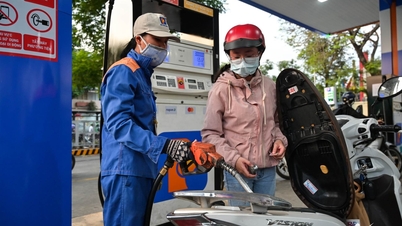 Gasoline price exceeds 20,600 VND/liter