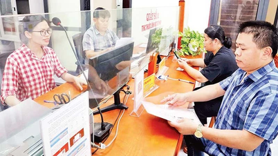 Xây dựng nền hành chính vì dân phục vụ