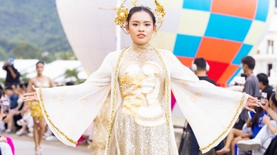 គោរព Ao Dai នៅលើឆ្នេរ Vinh Hy