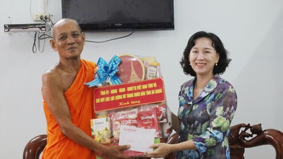 Thăm, chúc mừng lễ Sene Đôn Ta