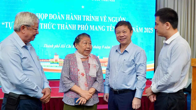 Hơn 110 đại biểu đại diện cho đội ngũ trí thức tham gia hành trình về nguồn