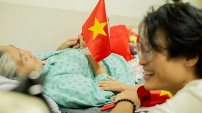 Les dirigeants de Ho Chi Minh-Ville et Ha Anh Tuan visitent l'hôpital d'oncologie à l'occasion de la fête nationale le 2 septembre