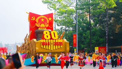 จัดงานเฉลิมฉลองครบรอบ 80 ปีแห่งความสำเร็จของการปฏิวัติเดือนสิงหาคมและวันชาติ 2 กันยายนอย่างยิ่งใหญ่