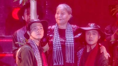 Artis berprestasi Le Thien 'menerjang hujan' untuk tampil di acara 'Independent Starlight'