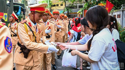 [ภาพ] ขบวนแห่อำลาประชาชนหลังเสร็จสิ้นภารกิจ A80