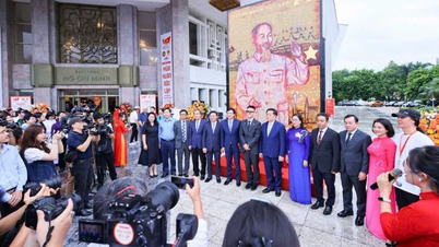 Ribuan orang mengunjungi pameran lukisan pernis skala besar "Musim Semi Kemerdekaan"