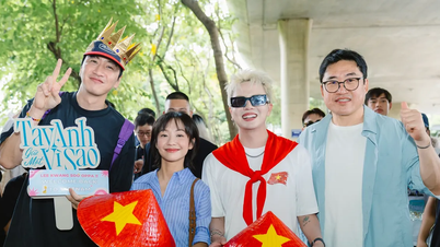 "Pangeran Asia" Lee Kwang Soo mengenakan topi kerucut saat datang ke Vietnam
