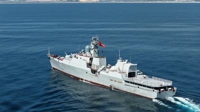 Parade Pertama di Laut: Kapal selam dan fregat rudal tampil megah