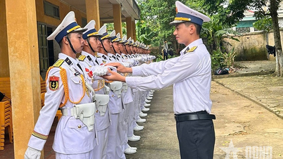 Từ chiến sĩ nhà giàn đến thầy giáo diễu binh, diễu hành