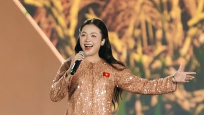 นักร้องสาว หวู่ถวีลิงห์ รู้สึกซาบซึ้งใจเมื่อได้ร้องเพลงเกี่ยวกับบ้านเกิดของเธอในคอนเสิร์ตที่มีผู้ชมกว่า 30,000 คน