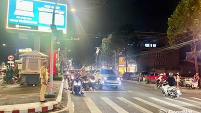 Atur banyak tim untuk mengatur lalu lintas dan membatasi kemacetan untuk pertunjukan kembang api di Square Park.
