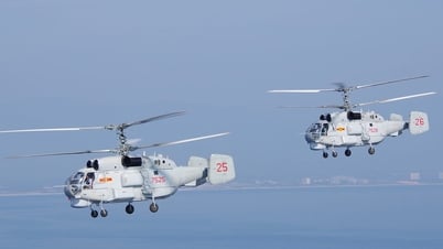Seberapa modern helikopter antikapal selam Ka-28 yang berpartisipasi dalam parade laut?