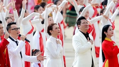 9월 2일 행사를 마무리하는 마이탐과 80명의 아티스트들: 오늘의 노래는 온 국민의 신성한 노래입니다