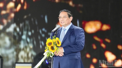 លះបង់​ខ្លួន​ដើម្បី​សិល្បៈ និង​វប្បធម៌​រីករាយ​របស់​ប្រជាជន