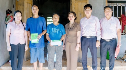 Đoàn kiểm tra, giám sát của Ban đại diện Hội đồng quản trị NHCSXH tỉnh làm việc tại xã Tân Trịnh
