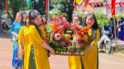 Tay Son Commune People's Committee organized a contest to decorate the offering trays to the King.