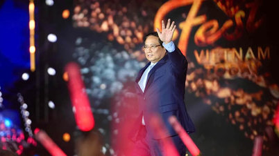 Le Premier ministre Pham Minh Chinh assiste au festival de musique « V Fest » - Vietnam Today
