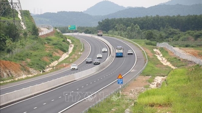 Proposal to continue lane separation and vehicle flow separation on 8 highway sections