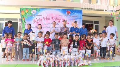 មន្ទីរពេទ្យជំងឺត្រូពិច Khanh Hoa រៀបចំកម្មវិធីពិធីបុណ្យពាក់កណ្តាលរដូវស្លឹកឈើជ្រុះ នៅឃុំ Nam Khanh Vinh