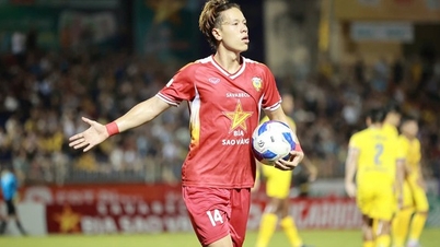 Klip: Vietnamsko-americký hráč Viktor Le zazářil v derby Nghe An