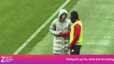Palmer gây tranh cãi khi trò chuyện với Mainoo