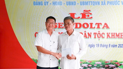 Lãnh đạo Ban Tuyên giáo và Dân vận Tỉnh ủy chúc mừng lễ Sen Dolta của đồng bào Khmer