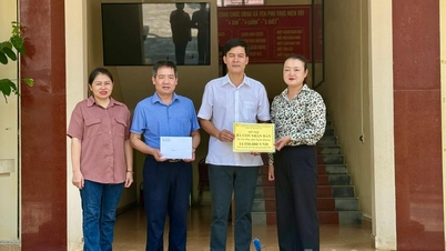 ផ្តល់ថវិកាជាង ១៤០លានដុង ជូនប្រជាជនឃុំ Yen Phu