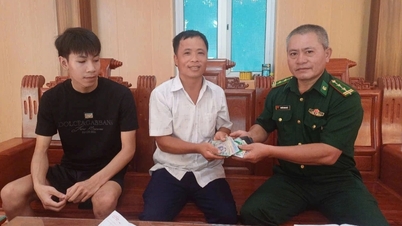 Nhóm học sinh nhặt được ví tiền có 6,5 triệu đồng