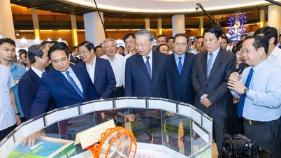 El Departamento de Educación y Capacitación de Hanoi participa en la exposición de logros en educación y capacitación en el edificio de la Asamblea Nacional.