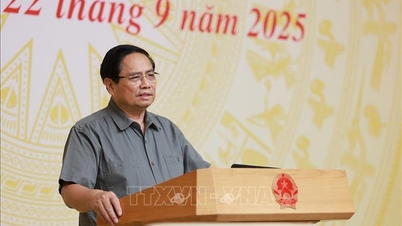 នាយក​រដ្ឋមន្ត្រី Pham Minh Chinh៖ យើង​ត្រូវ​ឆ្លើយ​សំណួរ​ថា​ហេតុ​អ្វី​បាន​ជា​តម្លៃ​អាផាតមិន​ឡើង​ថ្លៃ ហើយ​នៅ​តែ​ឡើង​ថ្លៃ។