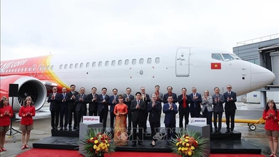 Prezident Luong Cuong se zúčastnil slavnostního předání prvního letadla Boeing společnosti Vietjet