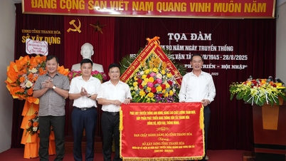 អបអរសាទរខួបលើកទី 80 នៃទិវាប្រពៃណីនៃឧស្សាហកម្មដឹកជញ្ជូន (ថ្ងៃទី 28 ខែសីហា ឆ្នាំ 1945 ដល់ថ្ងៃទី 28 ខែសីហា ឆ្នាំ 2025)៖ ឧស្សាហកម្មដឹកជញ្ជូន Thanh Hoa - មោទនភាពចំពោះបេសកកម្ម "ឆ្ពោះទៅមុខដំបូងដើម្បីត្រួសត្រាយផ្លូវ"