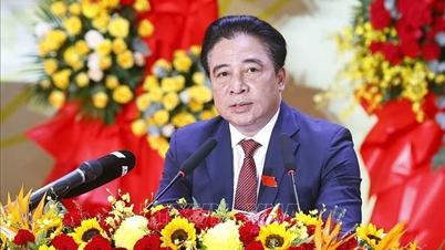 Phê chuẩn Chủ tịch Ủy ban Nhân dân hai tỉnh Khánh Hòa và Thanh Hóa