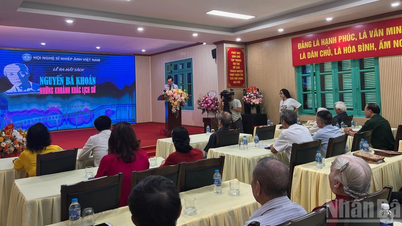 Ra mắt sách ảnh "Nguyễn Bá Khoản-Những khoảnh khắc lịch sử"