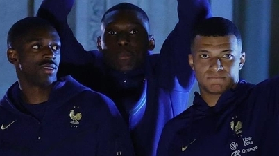Trớ trêu Mbappe phải mừng Dembele ẵm Cúp C1 lẫn Quả bóng vàng trước