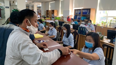 ទីក្រុងហូជីមិញ៖ កម្មករជាង ៨២០ នាក់ត្រូវបានបិទប័ណ្ណធានារ៉ាប់រងសុខភាពរបស់ពួកគេ។