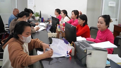 Ho Chi Minh City issues urgent directive on reviewing and approving officials and civil servants going abroad