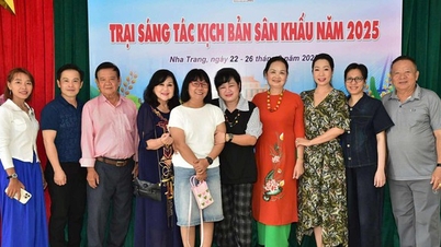 Le Thu Hanh, Vuong Huyen Co, Thu Phuong participate in Nha Trang creative camp